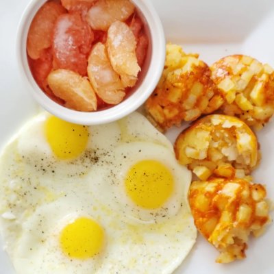 Cheesy baked hash brown muffins with eggs and fresh grapefruit.